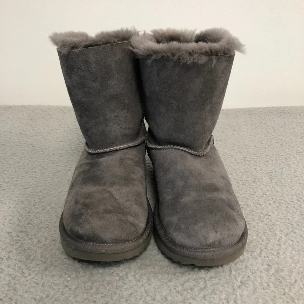 UGG Bailey Bow II Boots Girls 3 Gray Suede Leather Shearling‎ Lined Winter